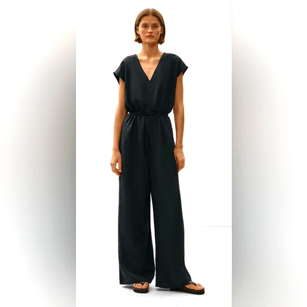 Sophisticated Black V-Neck Wide leg Jumpsuit Size 2XL LNC